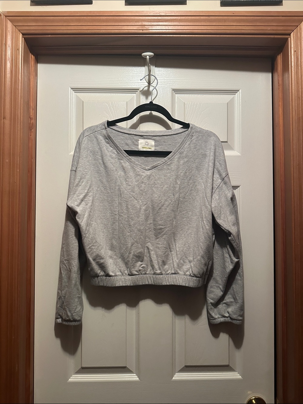 aerie Light Gray Cropped V‑Neck Sweatshirt